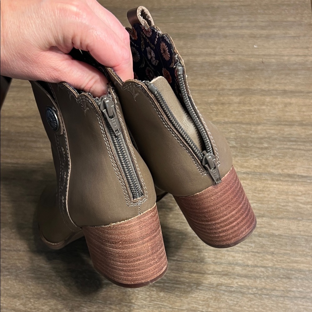 Seychelles Embroidered Taupe Ankle Boots - Picture 3 of 5
